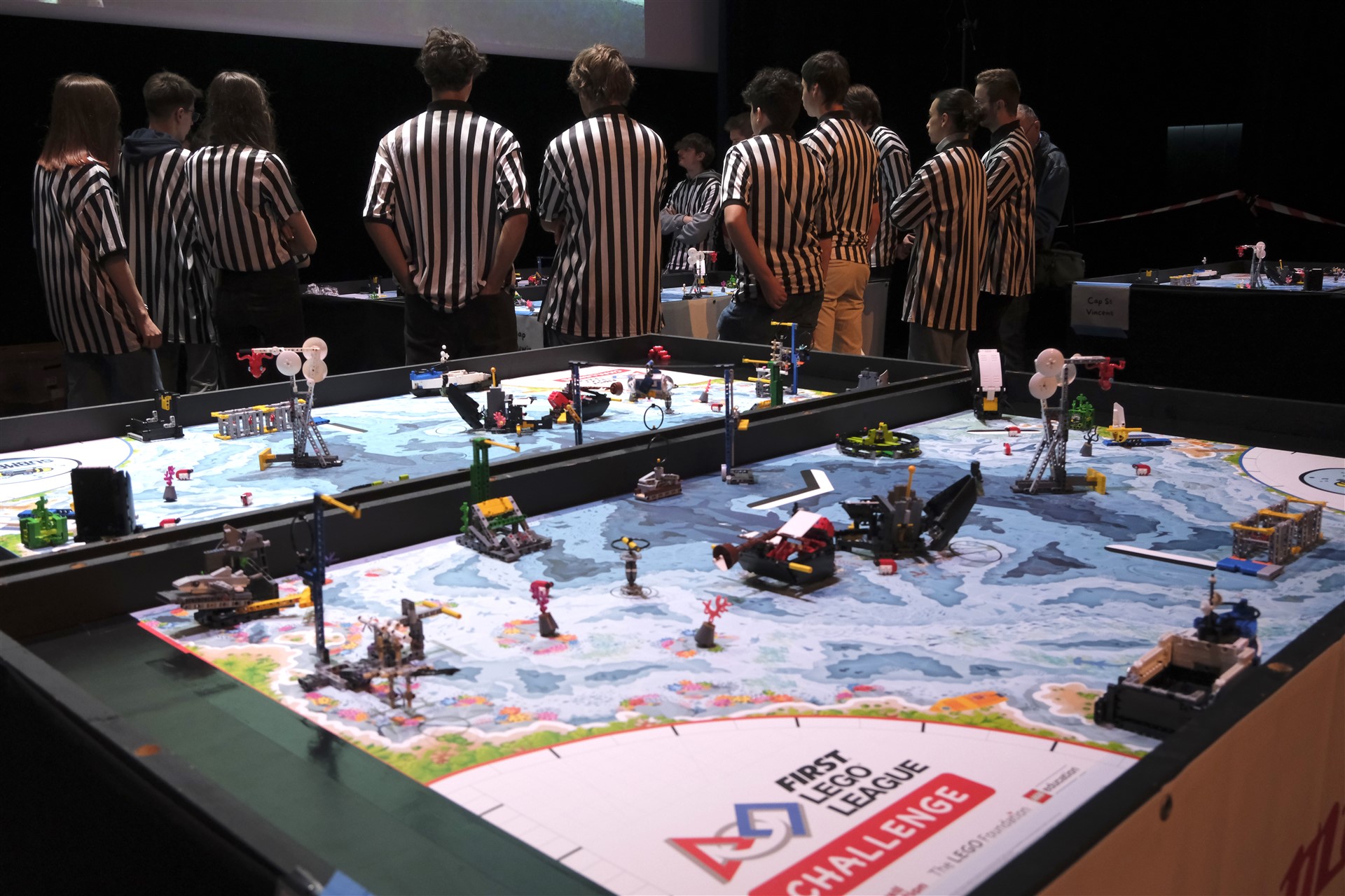 Jeunes en compétition de robotique